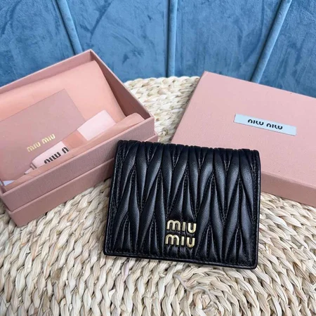 MIUMIU二つ折りミニ財布 