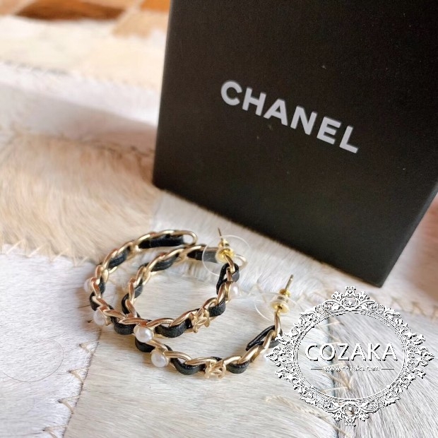 CHANEL レザーピアスアクセサリー - ピアス