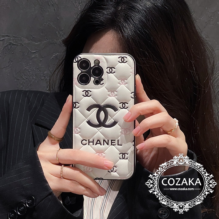 人気の新作 chanel iphone15薄型ケース