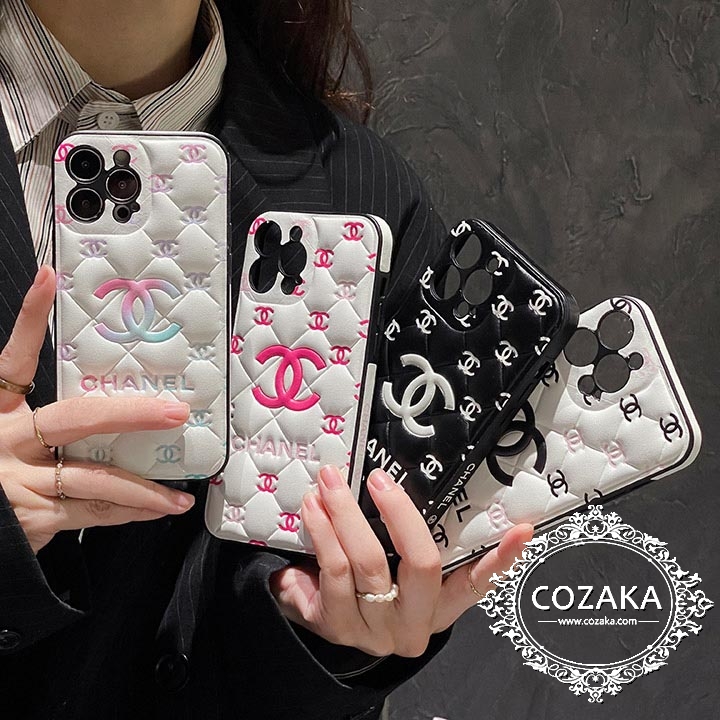 chanel iphone15 pro max 型押しカバー