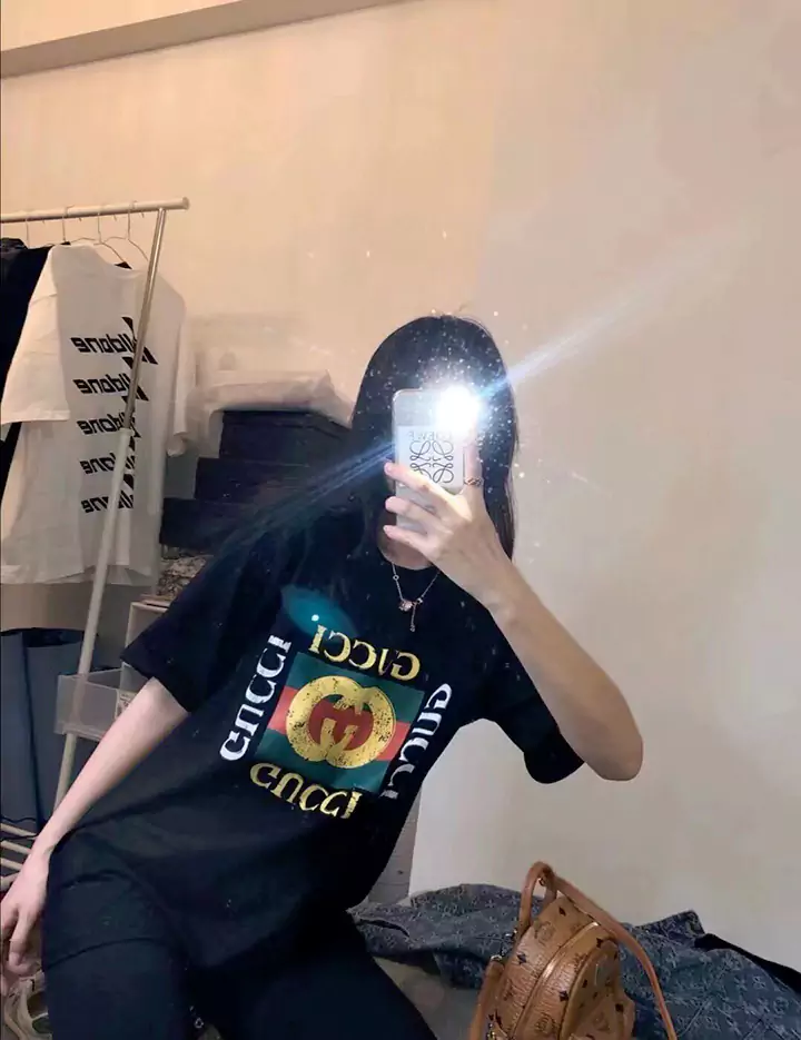 gucci ロゴ付き 柔らかい生地 Tシャツ