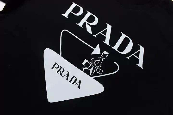 半袖 prada  ロゴ付き 白黒 柔らかい生地