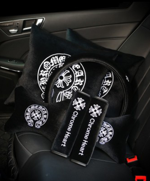 クロムハーツ 車用セット 抱き枕 ネックピロー ハンドルカバー シートベルトカバー カーアクセサリー