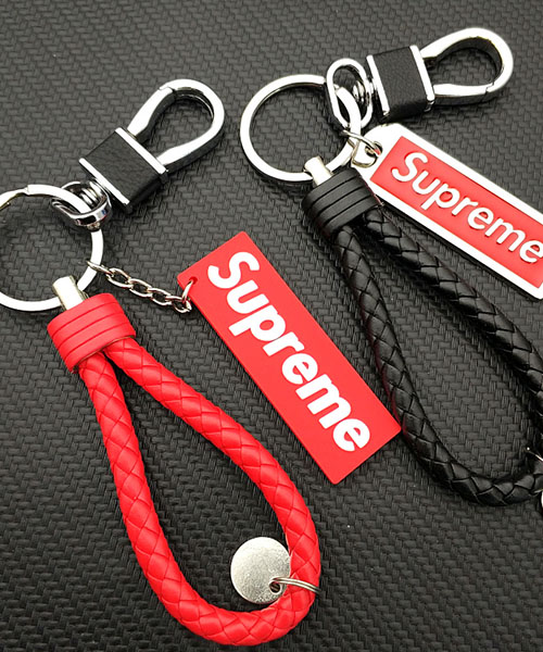 supremeキーホルダー - キーホルダー